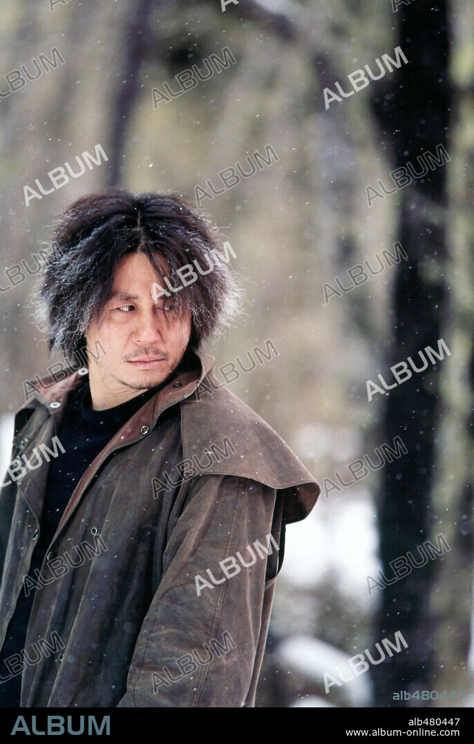 CHO MIN-SIK en OLD BOY, 2003 (OLDEUBOI), dirigida por PARK CHAN-WOOK. Copyright SHOW EAST.