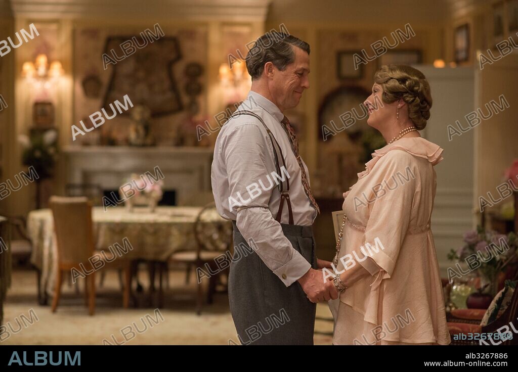 HUGH GRANT and MERYL STREEP in FLORENCE FOSTER JENKINS, 2016, directed by STEPHEN FREARS. Copyright QWERTY FILMS/PATHE/BBCFILMS/PATHE PICTURES INTERNATIONAL.