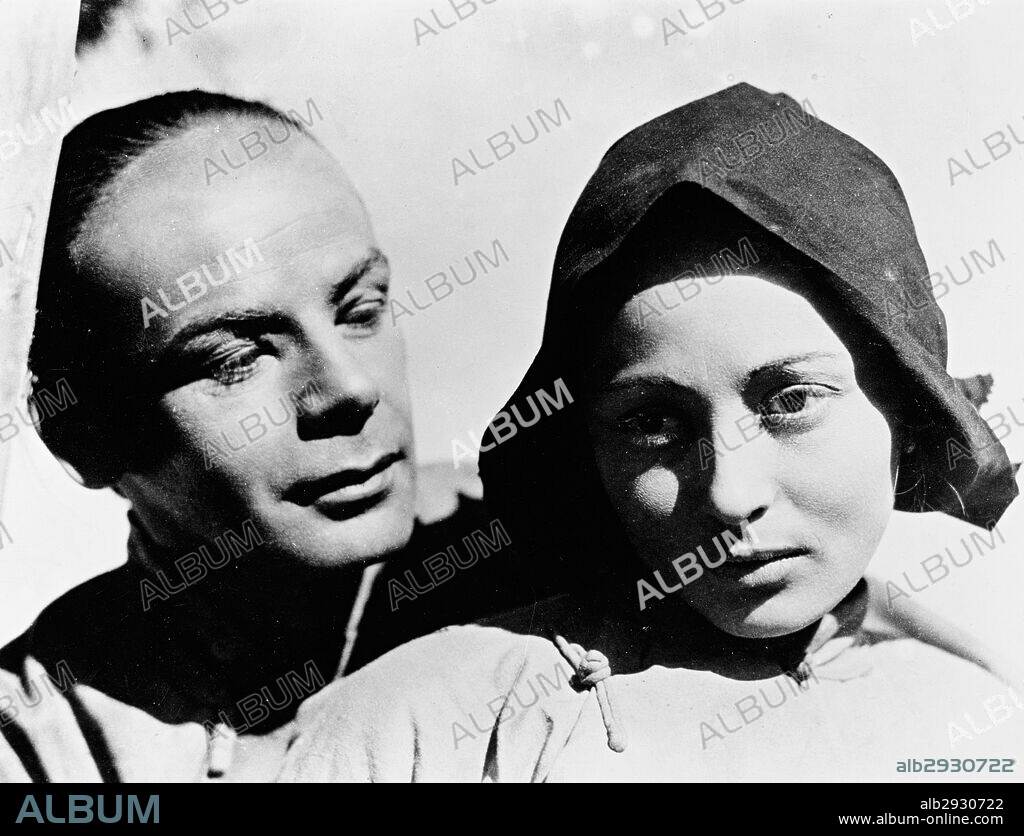 LUISE RAINER and PAUL MUNI in THE GOOD EARTH, 1937, directed by SIDNEY FRANKLIN. Copyright M.G.M.