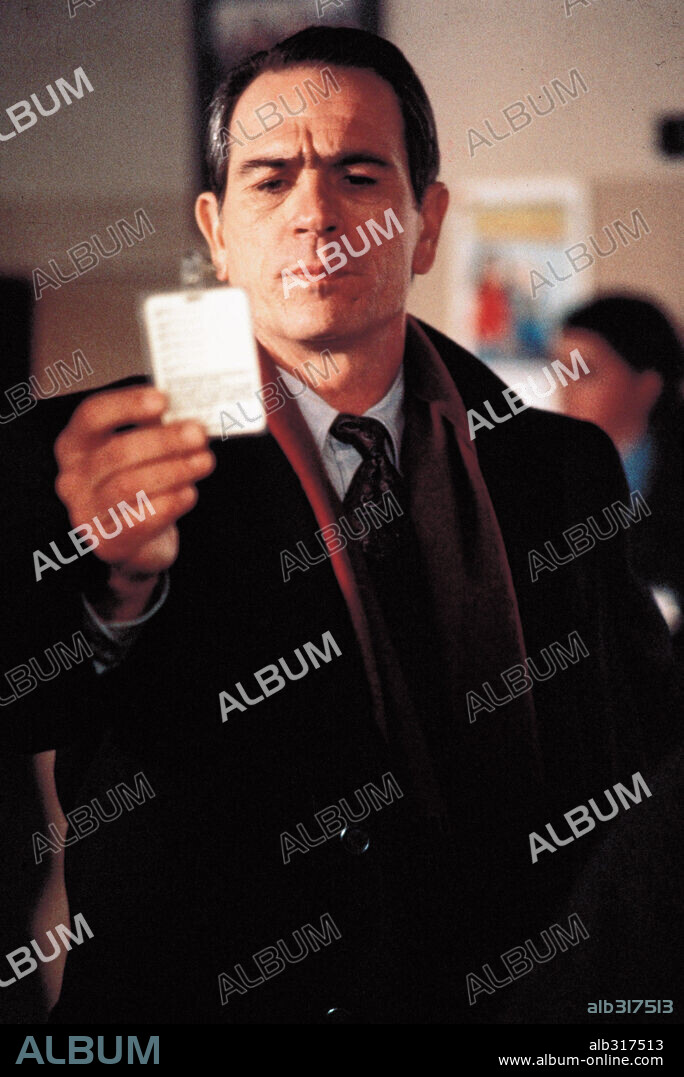 TOMMY LEE JONES en EL FUGITIVO, 1993 (THE FUGITIVE), dirigida por ANDY DAVIS. Copyright WARNER BROTHERS / VAUGHAN, STEPHEN.