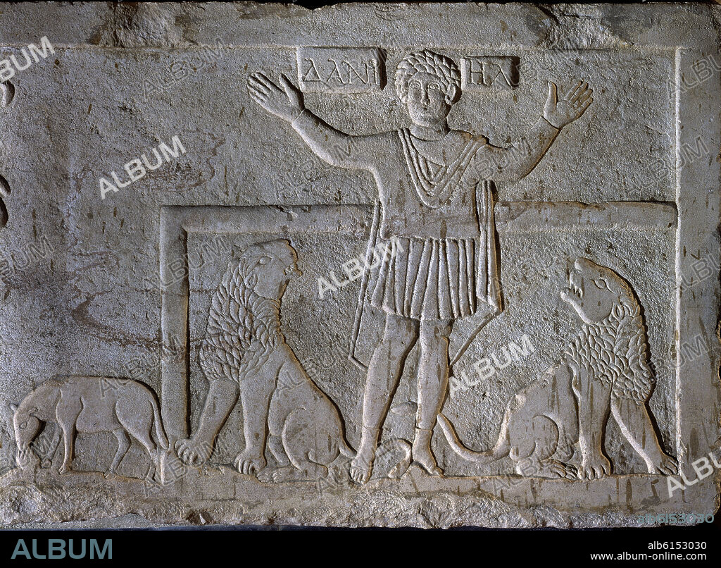 DANIEL EN EL FOSO DE LOS LEONES - DETALLE DEL SARCOFAGO PALEOCRISTIANO DE ECIJA - SIGLO V.