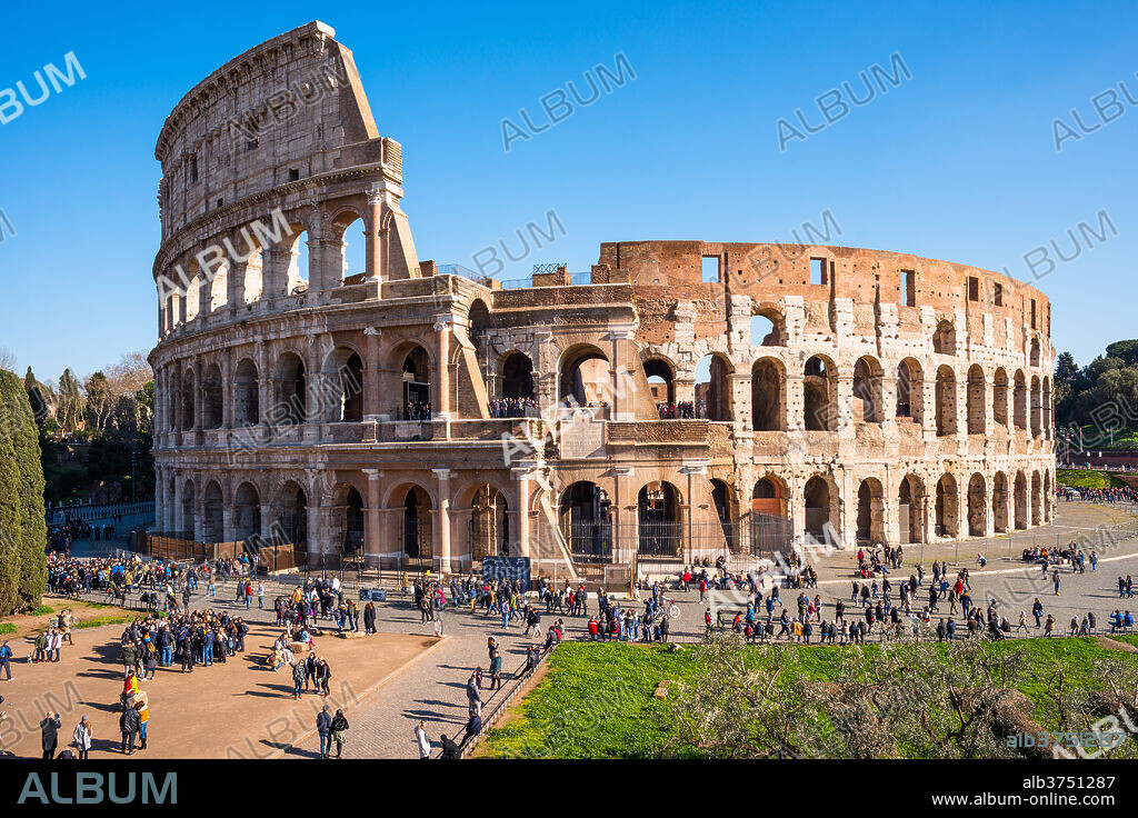 The Colosseum (Flavian Amphitheatre), UNESCO World Heritage Site, Rome, Lazio, Italy, Europe.
