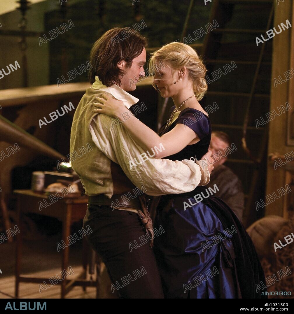 CHARLIE COX and CLAIRE DANES in STARDUST, 2007, directed by MATTHEW VAUGHN. Copyright DI BONAVENTURA PICTURES/INGENIOUS FILM PARTNERS/MARV FILMS.