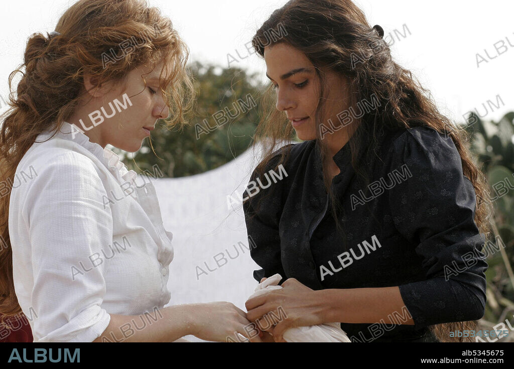 ISABELLA RAGONESE and VALERIA SOLARINO in PURPLE SEA, 2009 (VIOLA DI MARE), directed by DONATELLA MAIORCA. Copyright Italian Dreams Factory.