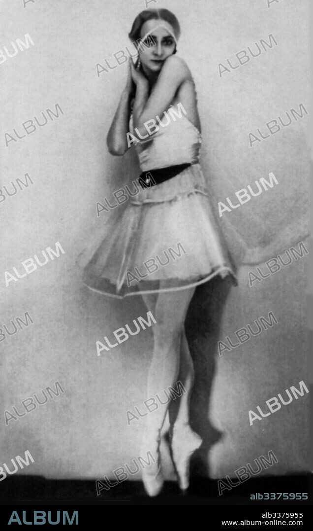 ANONYMOUS. Olga Spessivtseva in the Ballet La Chatte by H. Sauguet.