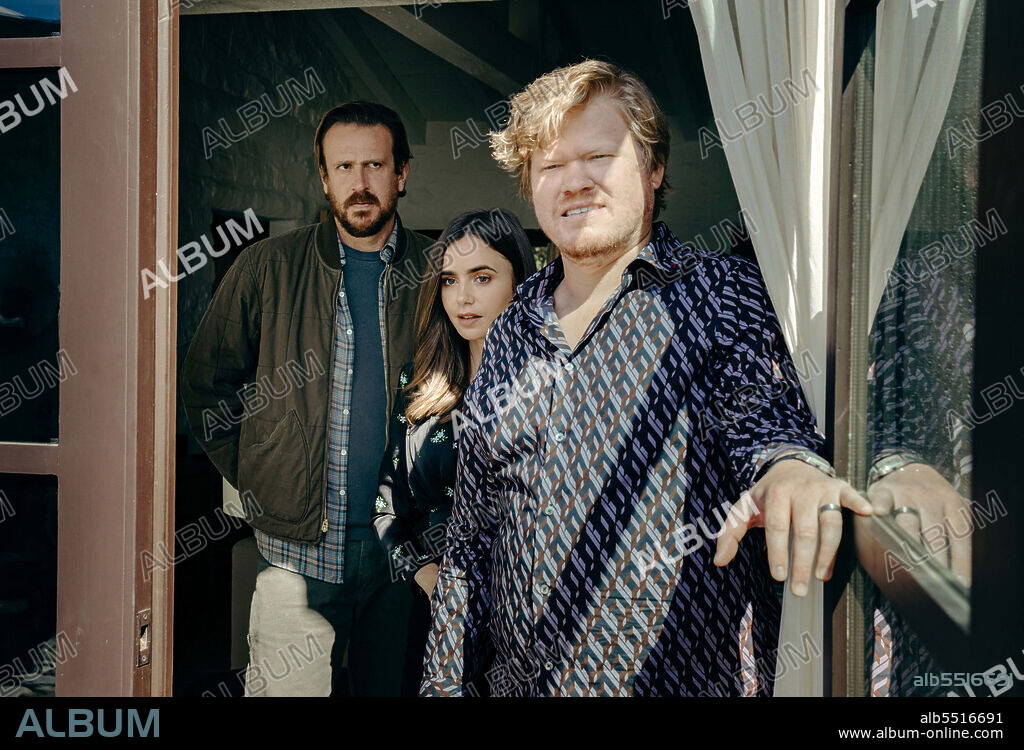 JASON SEGEL, JESSE PLEMONS and LILY COLLINS in WINDFALL, 2022, directed by CHARLIE MCDOWELL. Copyright Mutressa Movies.