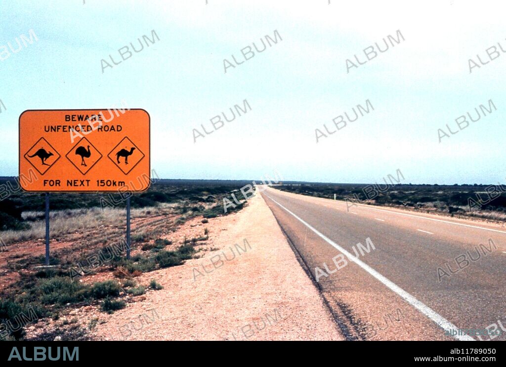 UFO alley on the Nullarbor Plain, near Mundrabilla, Western Australia: UFO hot spot. Knowles family car chased, lifted and turned round by a UFO in 1988. - ©TopFoto/Fortean.