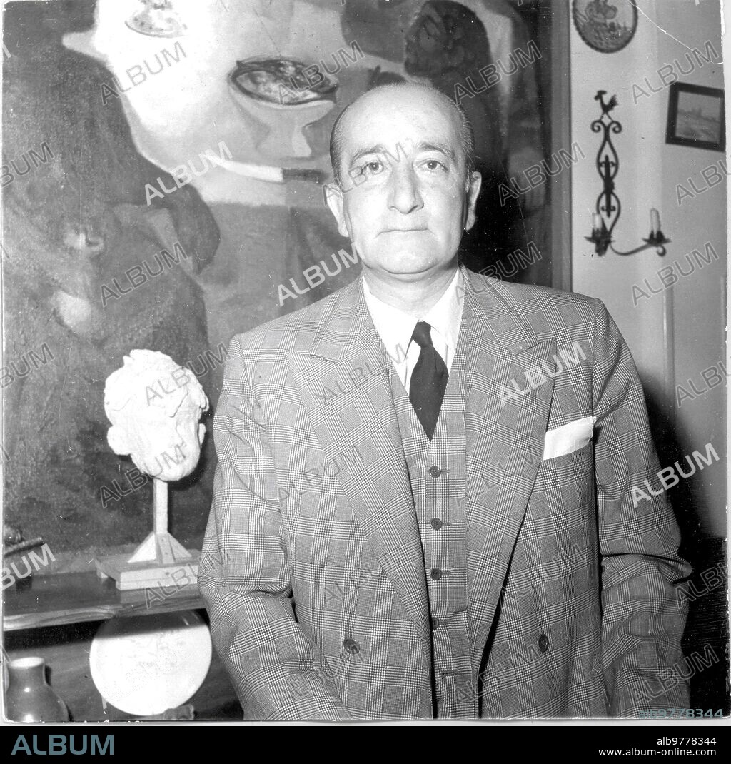 1957. The writer Leopoldo Panero Pallarés.