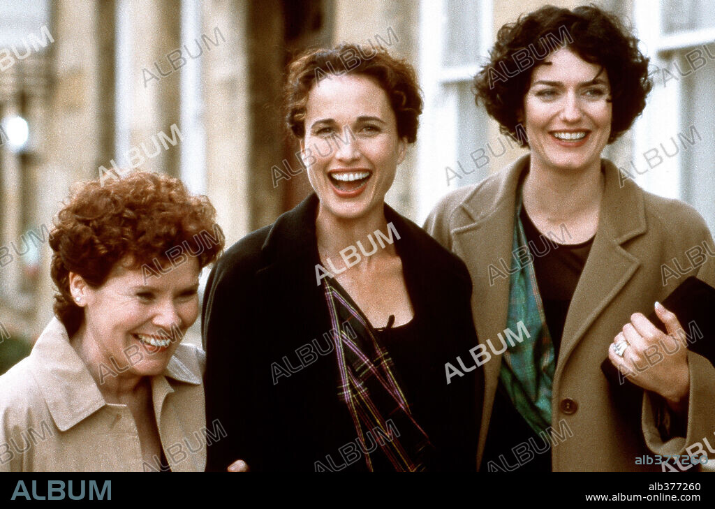 ANDIE MacDOWELL, ANNA CHANCELLOR and IMELDA STAUNTON in CRUSH, 2001, directed by JOHN MCKAY. Copyright PIPEDREAM PICTURES/FILM FOUR FILM COUNCIL/INDUSTRY ENTERTAIN.