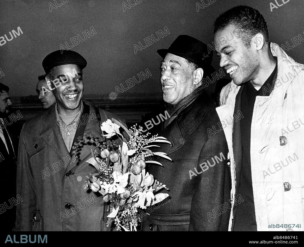 Duke Ellington anländer till Bulltofta Malmö jan 1967. Fr v Mercer Ellington Duke Ellington  Edward Kennedy. Ellington Duke musik USA Sit 1967. Ellington Mercer. Kennedy Edward . Foto: Sydsvenskan / IBL Bildbyrå.