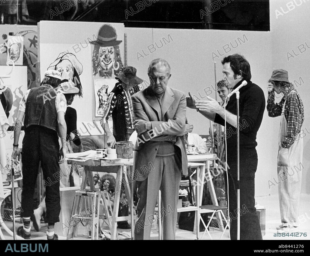 1975.. Orig. bildtext... Parade 1975 Anm. Parade - film i samarbete med Tati och TV 2 CD620 persons: KARL HASKEL;JACQUES TATI sites: FRANKRIKE*;SVERIGE.