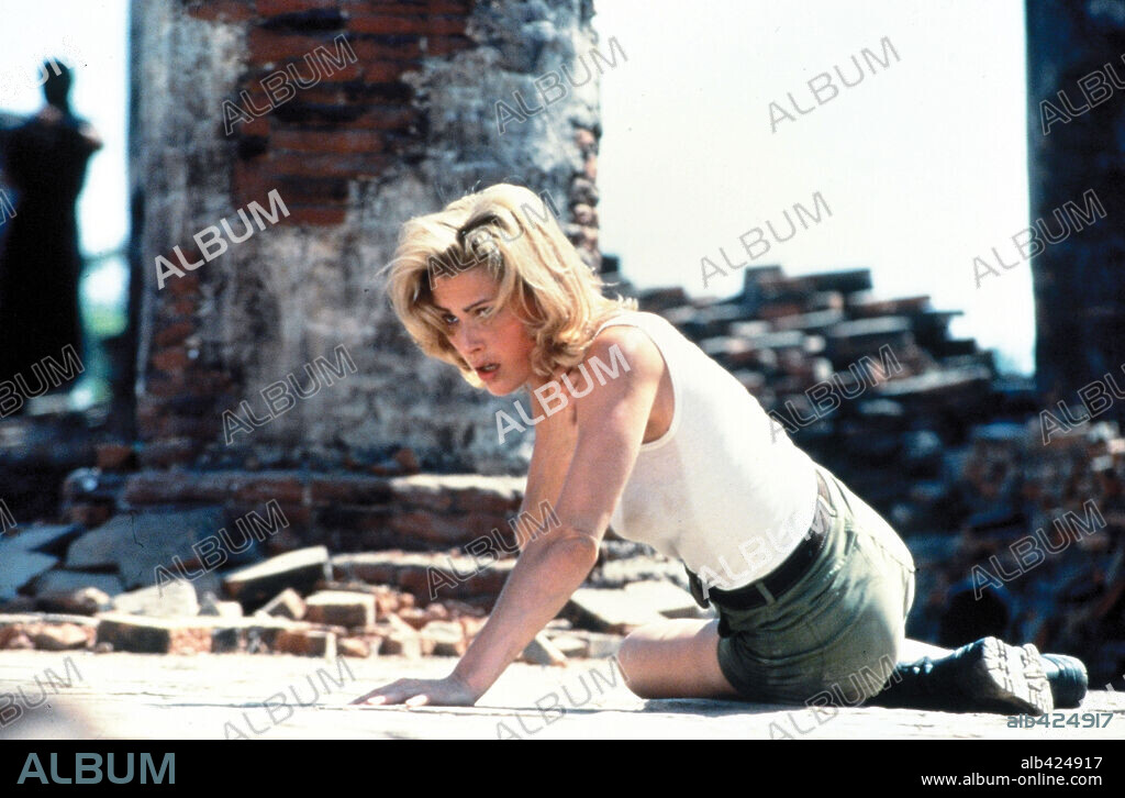SANDRA HESS en MORTAL KOMBAT ANIQUILACION, 1997 (MORTAL KOMBAT 2), dirigida por JOHN R. LEONETTI. Copyright NEW LINE CINEMA.
