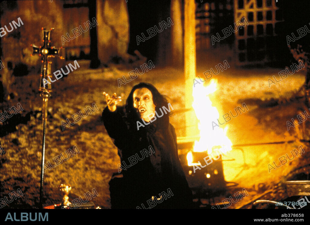 THOMAS IAN GRIFFITH in VAMPIRES, 1998, directed by JOHN CARPENTER. Copyright COLUMBIA TRI STAR.
