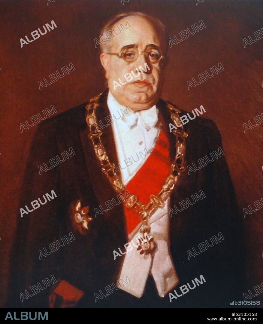 Manuel Azana during the Spanish Civil War. Manuel Azana Díaz (January 10, 1880 – November 3, 1940) was the first Prime Minister of the Second Spanish Republic (1931–1933).