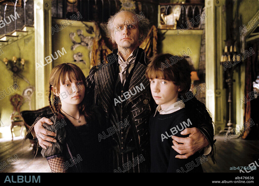 EMILY BROWNING, JIM CARREY and LIAM AIKEN in LEMONY SNICKET'S A SERIES OF UNFORTUNATE EVENTS, 2004, directed by BRAD SILBERLING. Copyright PARAMOUNT PICTURES / DUHAMEL, FRANÇOIS.