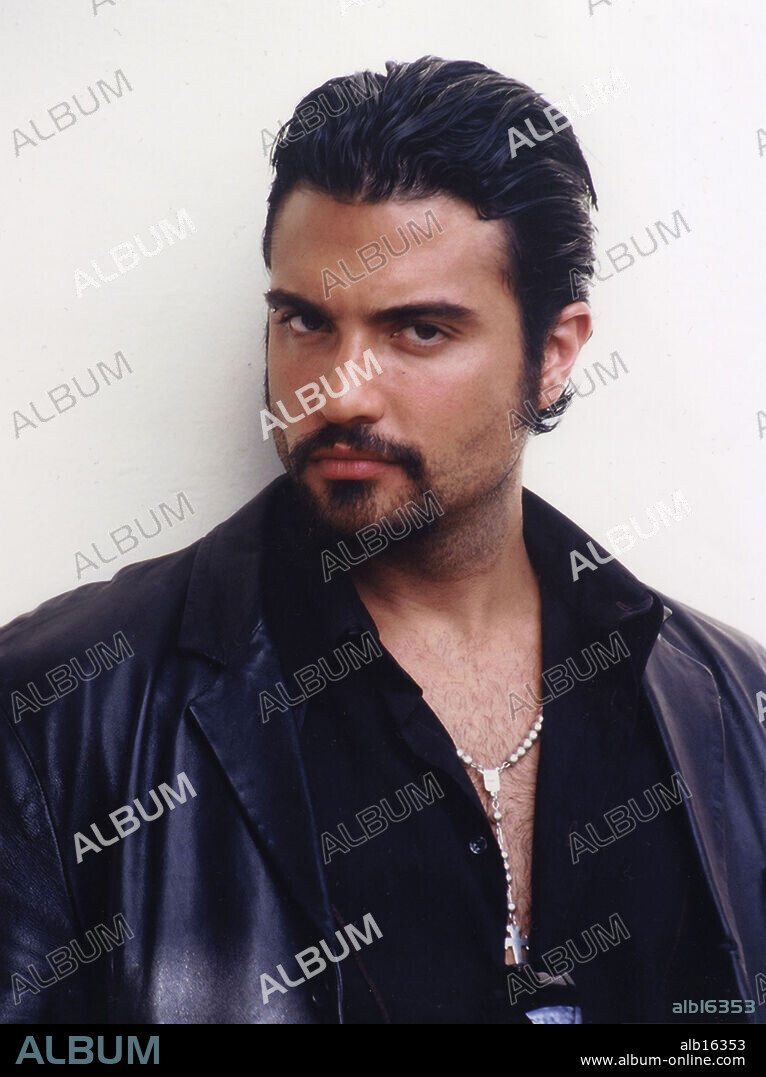 JAIME CAMIL en 7 DIAS, 2005, dirigida por FERNANDO KALIFE. Copyright FIDECINE/INSTITUTO MEXICANO DE CINEMATOGRAFIA/MOLIERE FILMS.