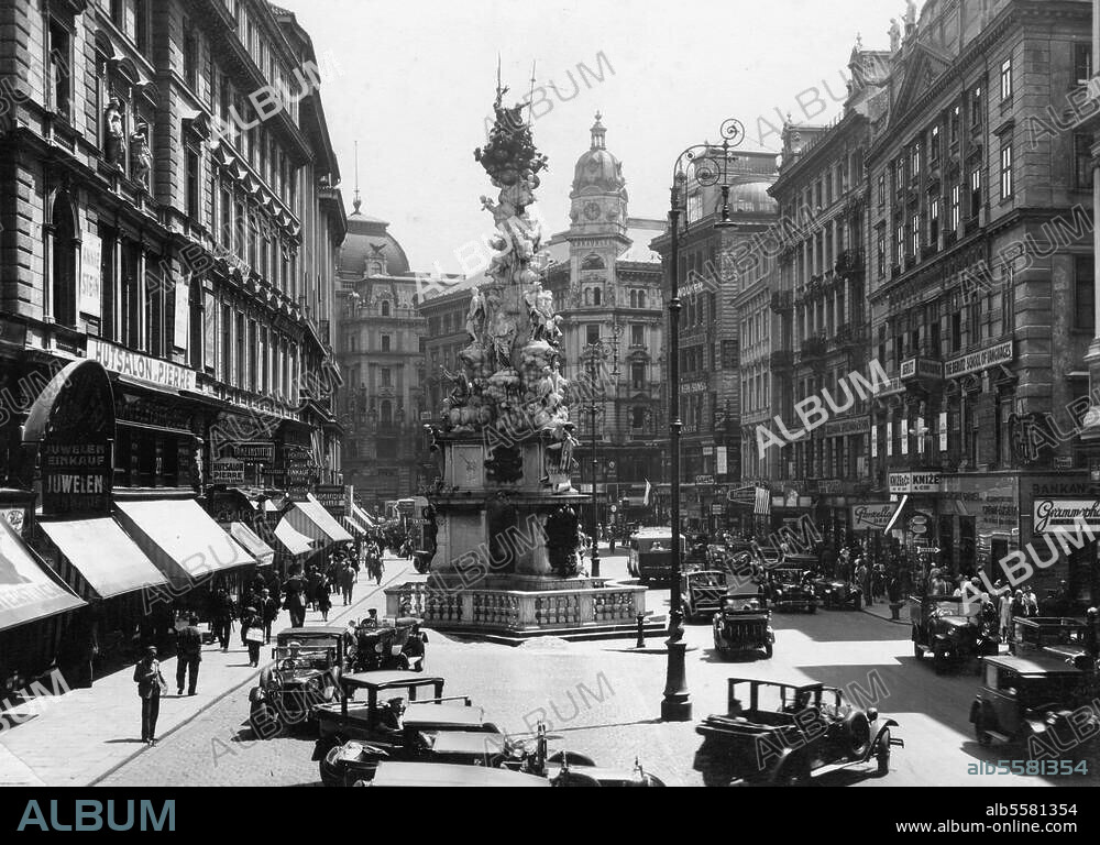 Austria, Vienna, Graben. Street view with the Pestsäule. Photo, c. 1925.