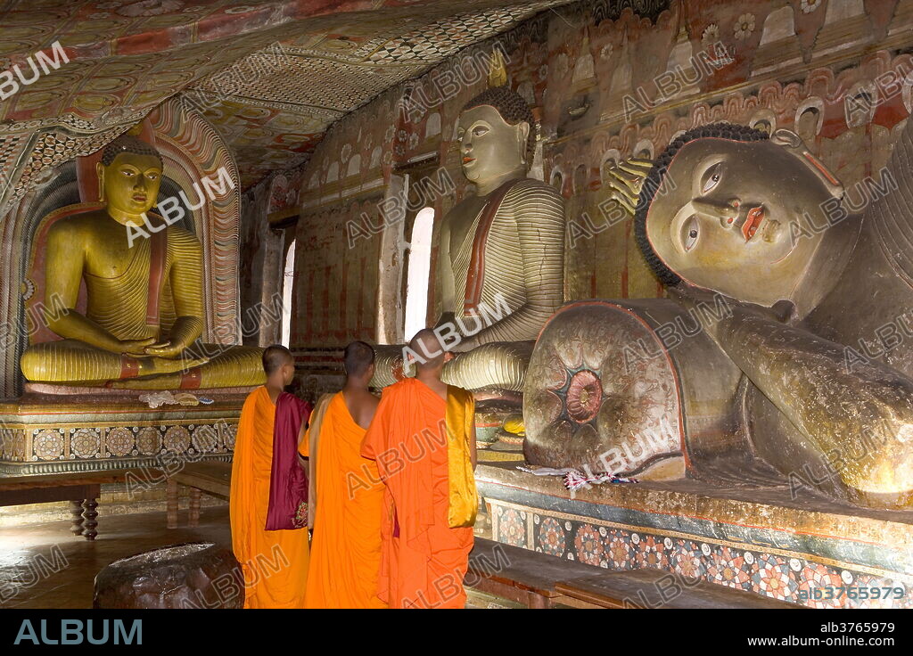 Maharaja Viharaya Cave (Temple of the King), Golden Temple, Cave Temples, UNESCO World Heritage Site, Dambulla, Sri Lanka, Asia.