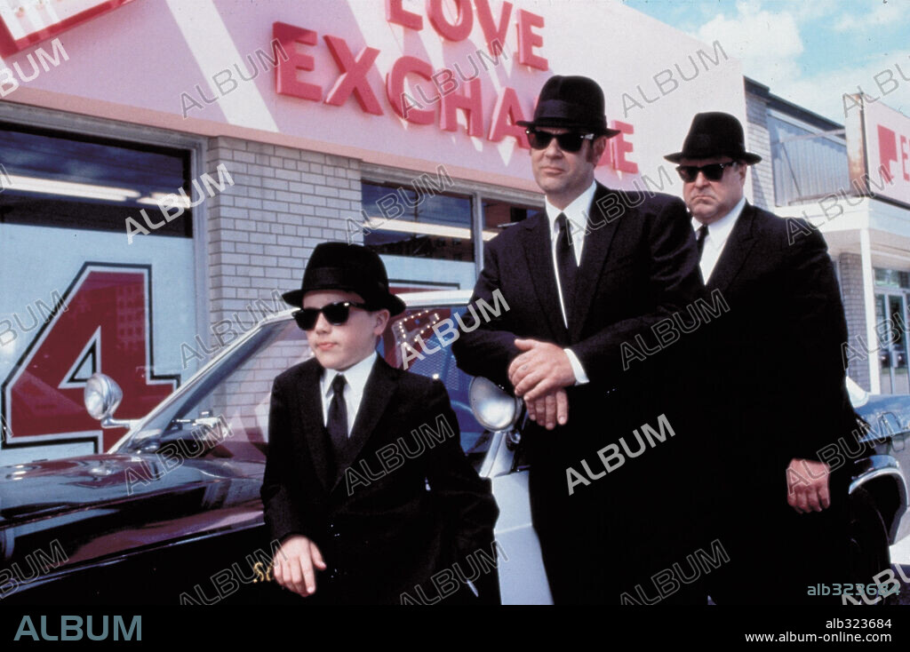 DAN AYKROYD, J. EVAN BONIFAN y JOHN GOODMAN en BLUES BROTHERS 2000, 1998, dirigida por JOHN LANDIS. Copyright WHITE, TIMOTHY.