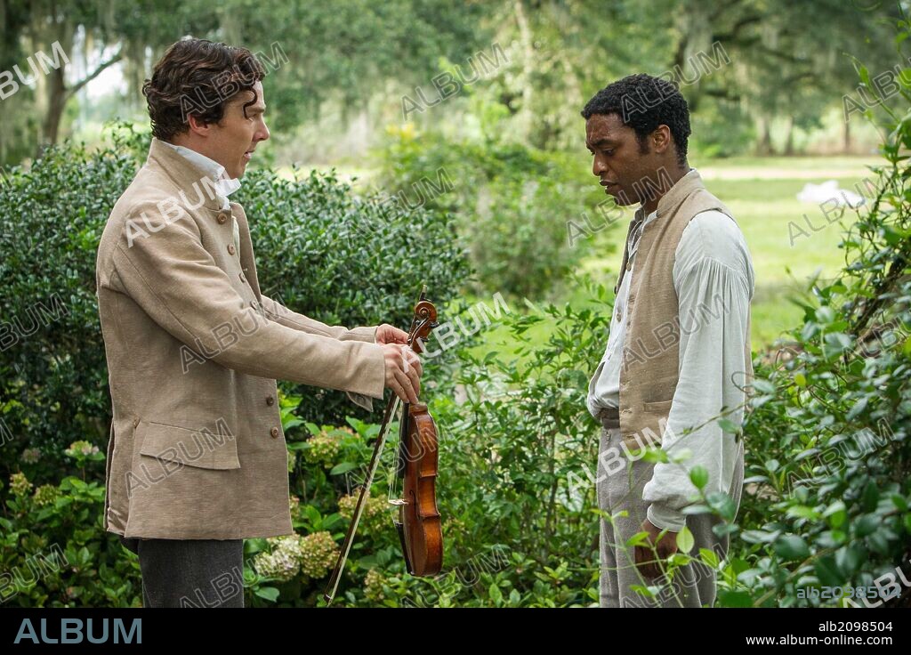 BENEDICT CUMBERBATCH y CHIWETEL EJIOFOR en 12 AÑOS DE ESCLAVITUD, 2013 (12 YEARS A SLAVE), dirigida por STEVE MCQUEEN. Copyright REGENCY ENTERPRISES.