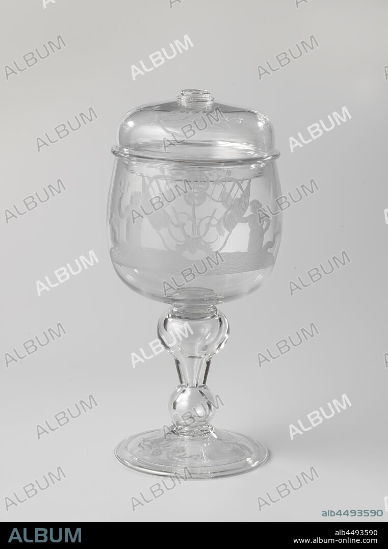 Jar lid, with the arms of Batavia and the VOC monogram, Foot and cover with leaf ornament. The cover button is missing., anonymous, c. 1700 - c. 1725, glass, glassblowing, h 6.5 cm × d 13 cm.