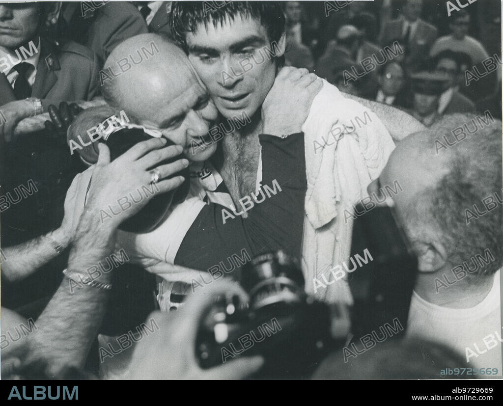 Madrid, 29/04/1971. En el Palacio de Deportes. El título mundial de boxeo los «superwelters» estuvo a punto de cambiar de manos del boxeador italiano Carmelo Bossi para ir a las del español José Hernández, campeón de Europa. Se declaró combate nulo.