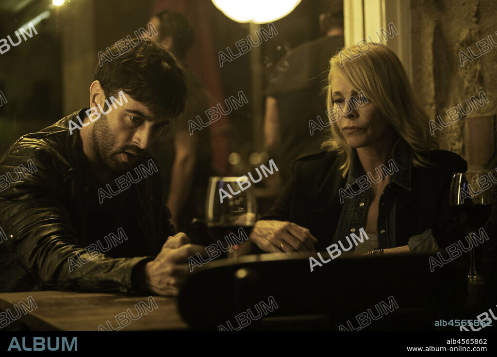 BELEN RUEDA y JAVIER REY en EL SILENCIO DE LA CIUDAD BLANCA, 2019, dirigida por DANIEL CALPARSORO. Copyright Atresmedia Cine / Rodar y Rodar.