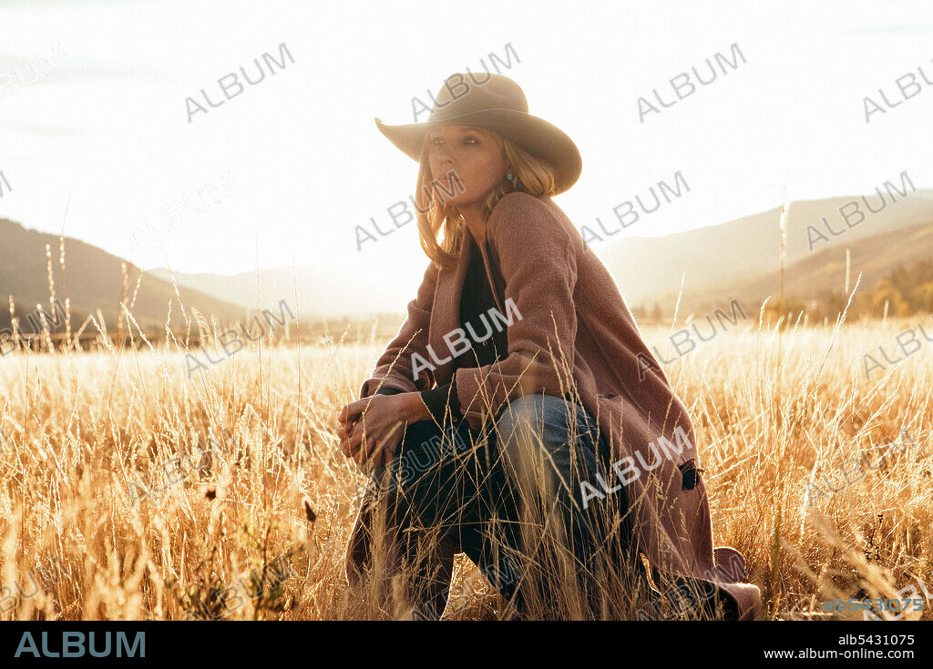 KELLY REILLY en YELLOWSTONE, 2018, dirigida por GUY FERLAND, JOHN DAHL, STEPHEN T. KAY y TAYLOR SHERIDAN. Copyright LINSON ENTERTAINMENT.