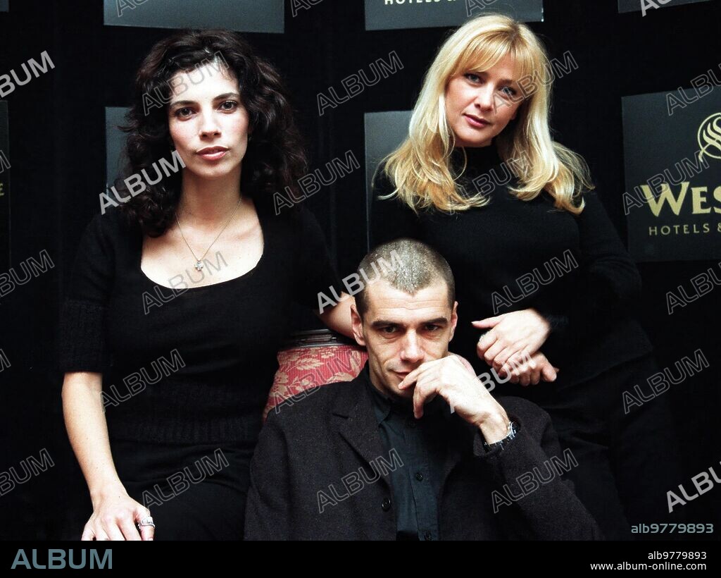 Madrid.24.1.2001. Toni Canto, amparo Larrañaga, y Maribel Verdu Protagonistas de Amistades Peligrosas. Foto: Julian de Domingo. Archdc.