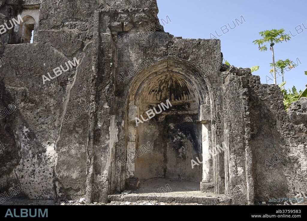 The great mosque, Kilwa Kisiwani Island, UNESCO World Heritage Site, Tanzania, East Africa, Africa.