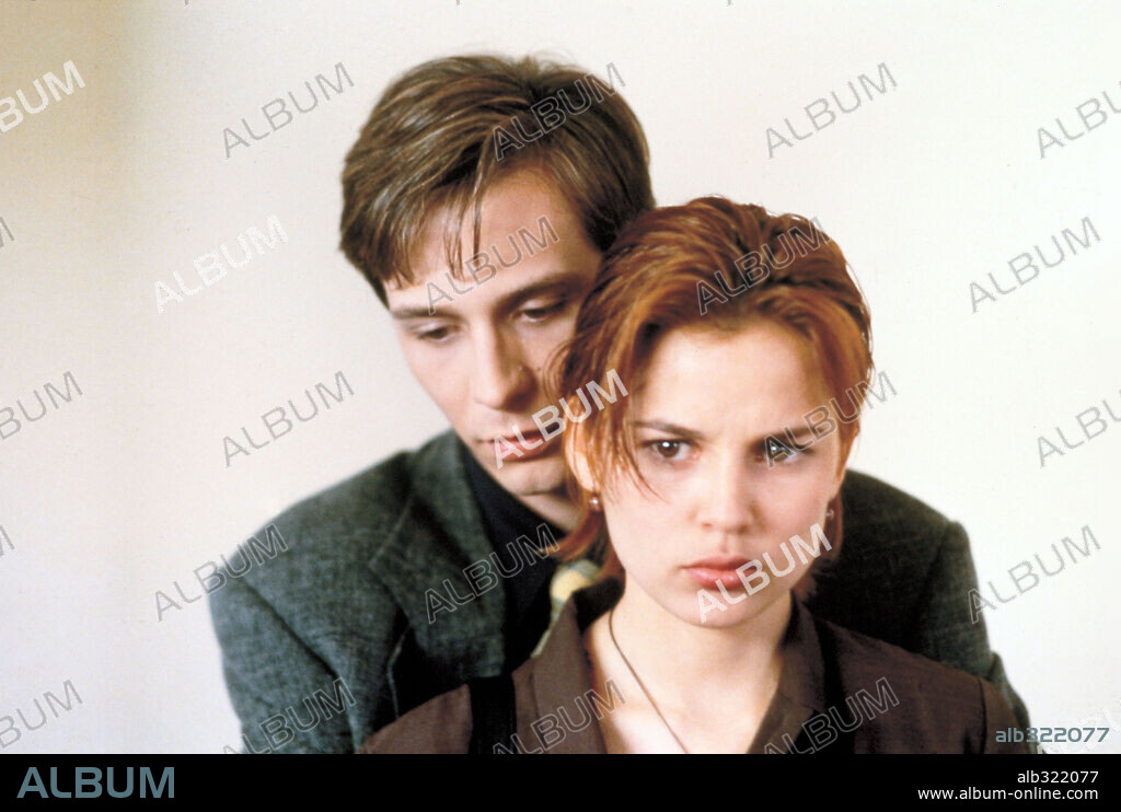 ELENA ANAYA y FELE MARTINEZ en LAGRIMAS NEGRAS, 1998, dirigida por RICARDO FRANCO.