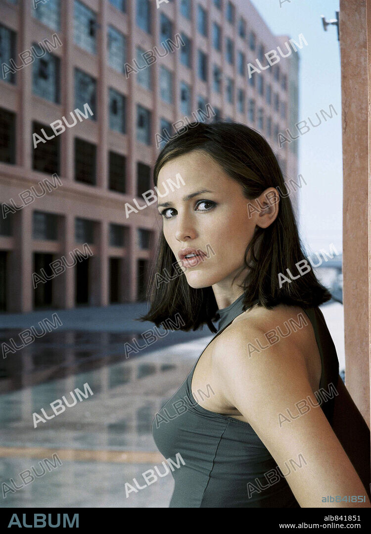 JENNIFER GARNER dans ALIAS, 2001. Copyright TOUCHSTONE TELEVISION.