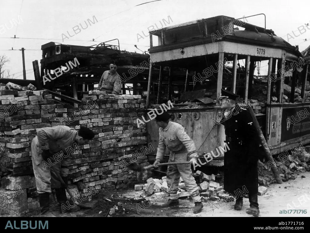 Construction of barricades in Berlin - Album alb1771716