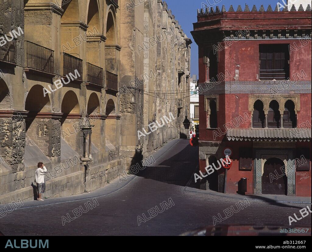 Exterior de la Mezquita de Córdoba (Calle). Córdoba, España.