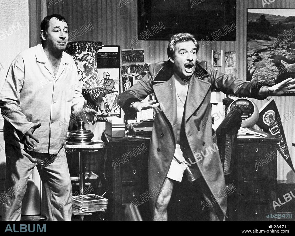 PHILIPPE NOIRET y UGO TOGNAZZI en HABITACIÓN PARA CUATRO, 1975 (AMICI MIEI), dirigida por MARIO MONICELLI. Copyright ALLIED ARTISTS.