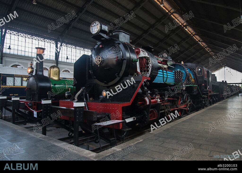 Locomotora de vapor 141-F-2416. Rodaje tipo mikado. Producida íntegramente en los talleres Euskalduna (España) en 1960. Prestó servicio en Renfe hasta que en 1975 fue clausurado el vapor en España.
