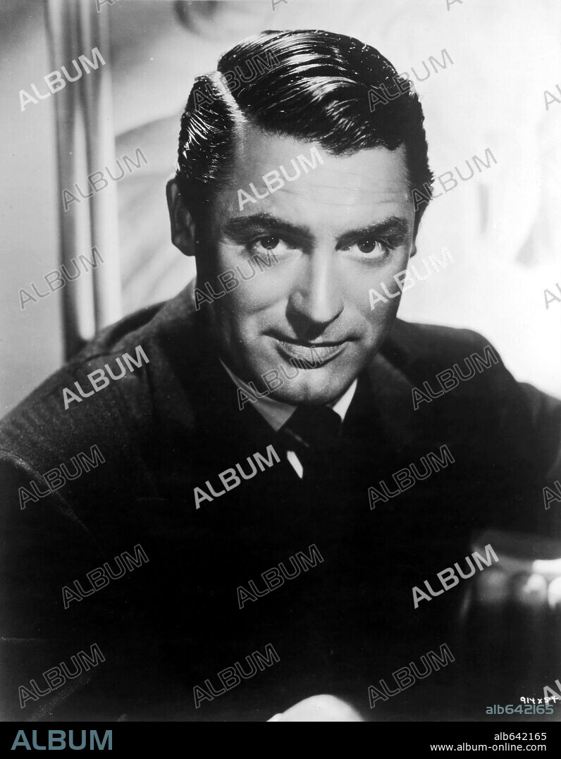 CARY GRANT en ARSÉNICO POR COMPASIÓN, 1944 (ARSENIC AND OLD LACE), dirigida por FRANK CAPRA. Copyright WARNER BROTHERS.