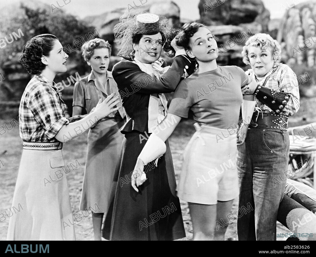 JOAN FONTAINE, MARY BOLAND, NORMA SHEARER, PAULETTE GODDARD and ROSALIND RUSSELL in THE WOMEN, 1939, directed by GEORGE CUKOR. Copyright M.G.M.