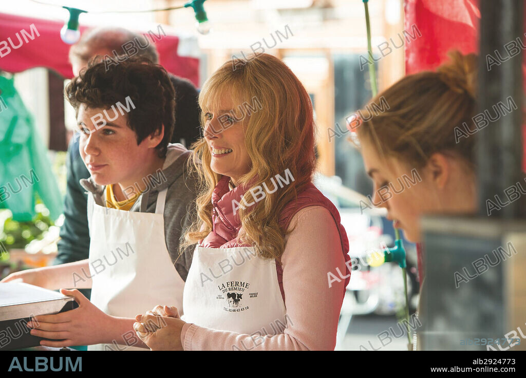 KARIN VIARD et LOUANE EMERA dans LA FAMILLE BELIER, 2014, réalisé par ERIC LARTIGAU. Copyright JERICO.