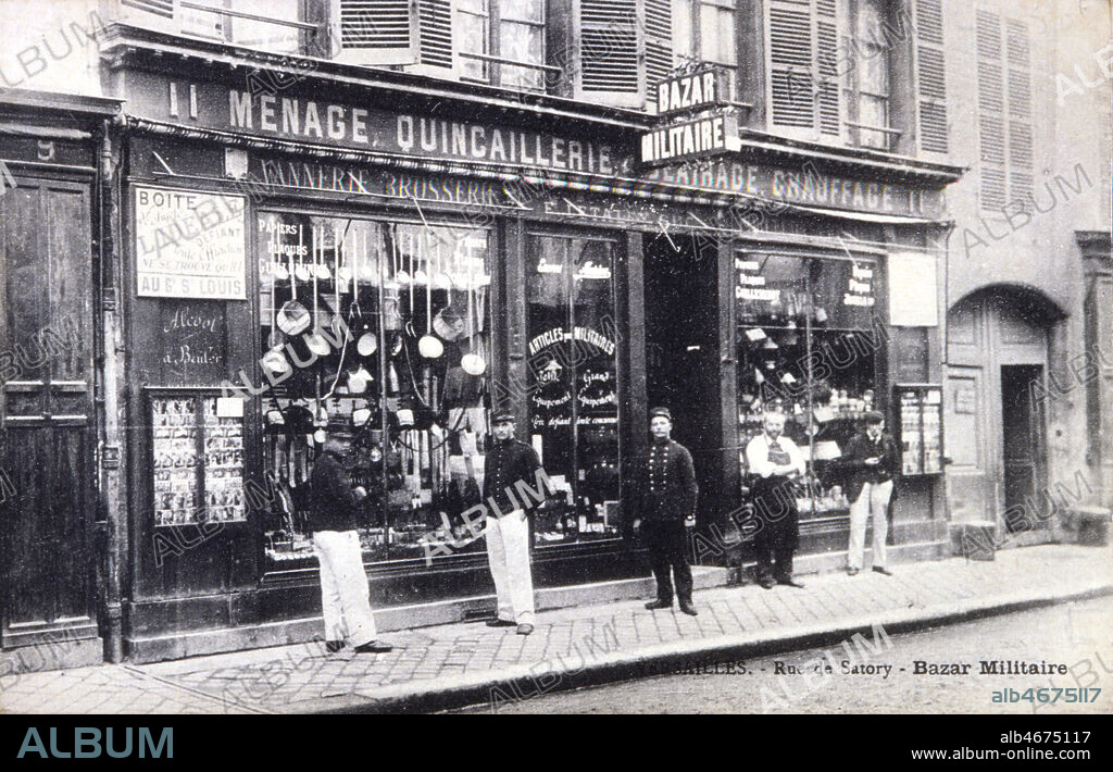 Bazar militaire rue Satory a Versailles. Carte postale vers 1905. Credit: Collection IM/KHARBINE-TAPABOR.