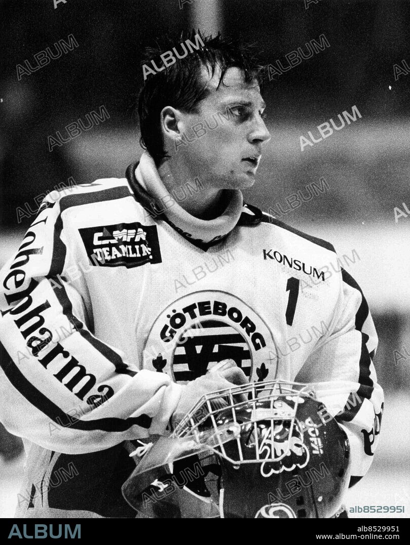 Göteborg 1992-11-29. Håkan Algotsson - ishockeymålvakt - Västra Frölunda *** Local Caption *** GP Foto: Johan Davéus. Kamerareportage.