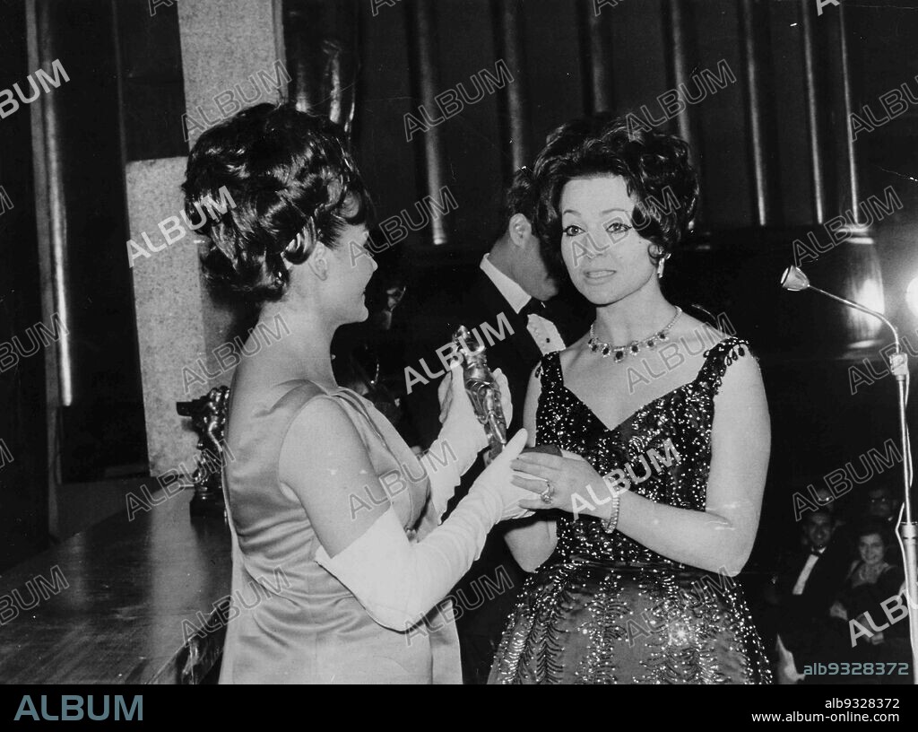 Carmen Sevilla and Sara Montiel, Madrid, 1962.