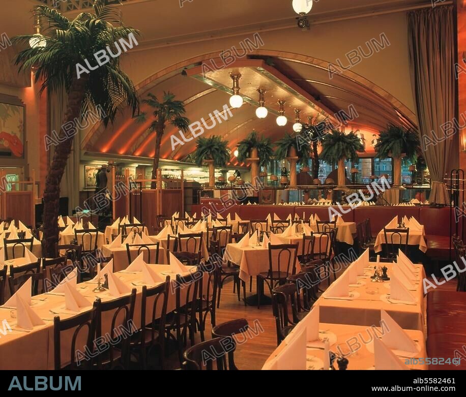 Berlin-Mitte, Restaurant Nolle. (Situated under the S-Bahn at Bahnhof Friedrichstraße). Interior view. Photo, January 2000.