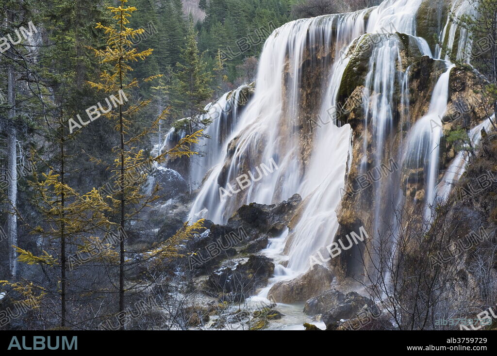 Waterfall, Jiuzhaigou National Park, UNESCO World Heritage Site, Sichuan Province, China, Asia.