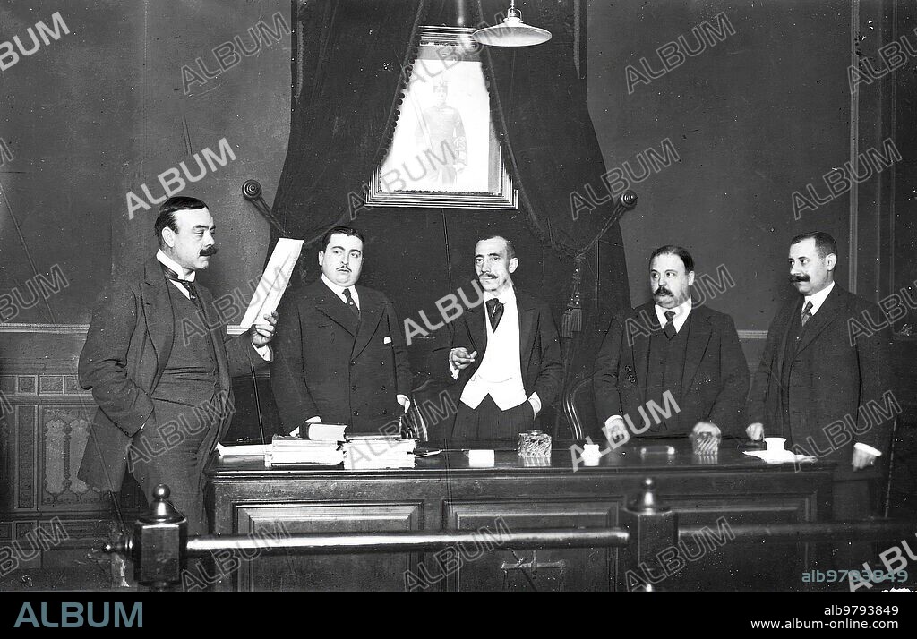 1914. Toma de Posesión. Solemne acto de dar posesión de su cargo al nuevo juez municipal del distrito del Hospicio, de Madrid, el jurisconsulto D. Avelino Fernández de la poza.