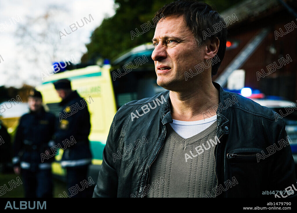 MICHAEL NYQVIST en MILLENNIUM 2: LA CHICA QUE SOÑABA CON UNA CERILLA Y UN BIDON DE GASOLINA, 2009 (FLICKAN SOM LEKTE MED ELDEN), dirigida por DANIEL ALFREDSON. Copyright ZDF ENTERPRISES.