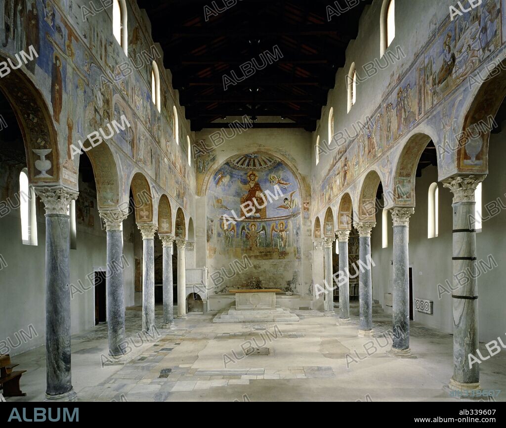 Interior showing nave and altar Basilica s. Angelo in Formis Byzantine frescos 1072-8. S. Angelo in Formis, Capua, Italy.