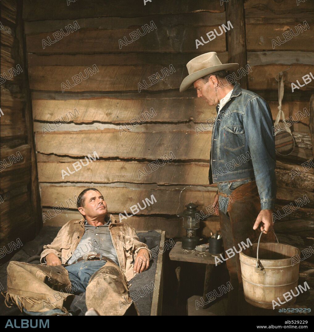 GLENN FORD and HENRY FONDA in THE ROUNDERS, 1965, directed by BURT KENNEDY. Copyright M.G.M.