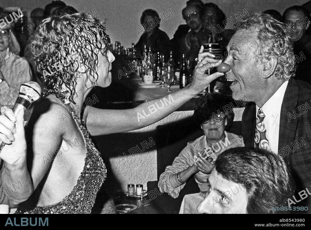 Nils Poppe skådespelare. fick KvP:s Edvard-statyett för 1979 på restaurang Kronprinsen. Svensson Barbro Lill-Babs artist. Edvard Persson. KvP. Kvällsposten. (c) Staffan Johansson / Sydsvenskan / IBL.