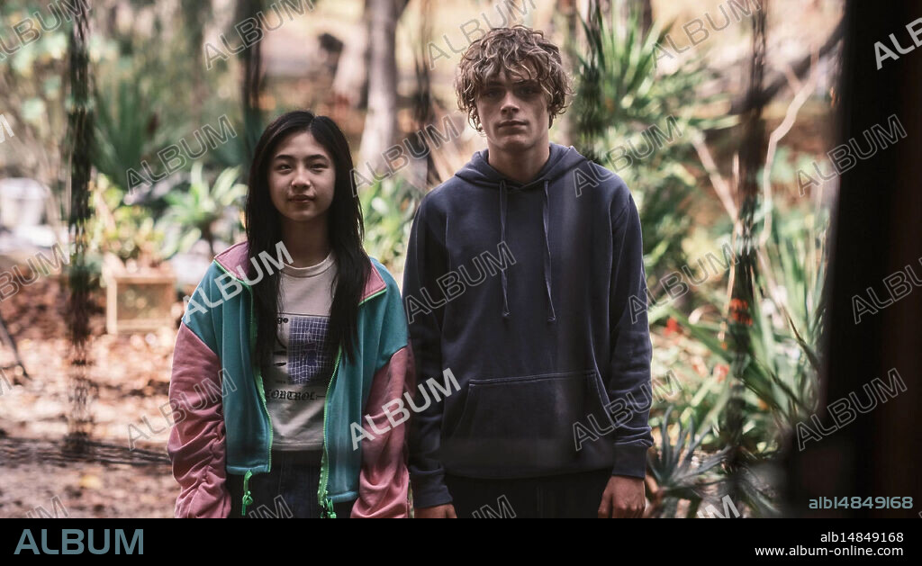BILLY BARRATT y SORA WONG en DEVUELVEMELA, 2025 (BRING HER BACK), dirigida por DANNY PHILIPPOU y MICHAEL PHILIPPOU. Copyright A24 / Causeway Films.